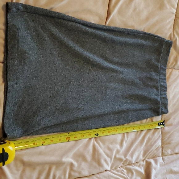 H&M Dresses & Skirts - Slim fit skirt